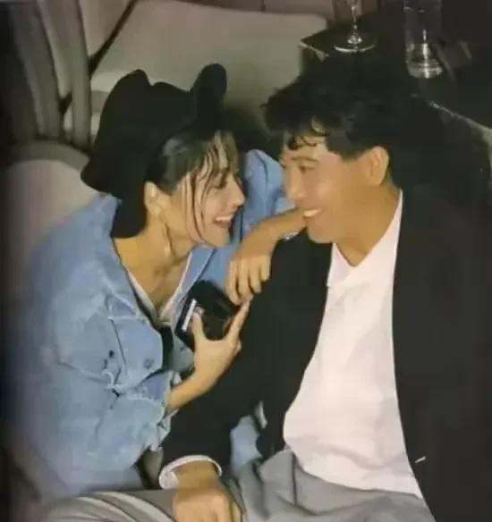 林青霞和秦汉很久以前的采访，觉得她真爱秦汉，她说，我恋他十八年，他说那里有木年，