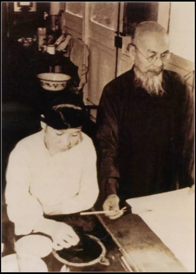 1919年，齐白石到北京定居，妻子为他聘得副室胡宝珠。当时的齐白石55岁，胡宝珠
