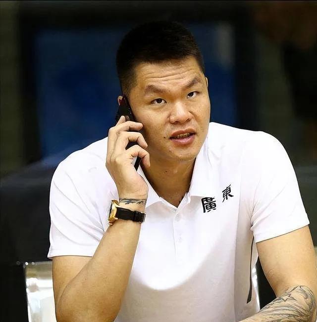 广东宏远再一次击败辽宁男篮，同样是120w的报价，萨林杰在广东宏远和辽宁男篮之间
