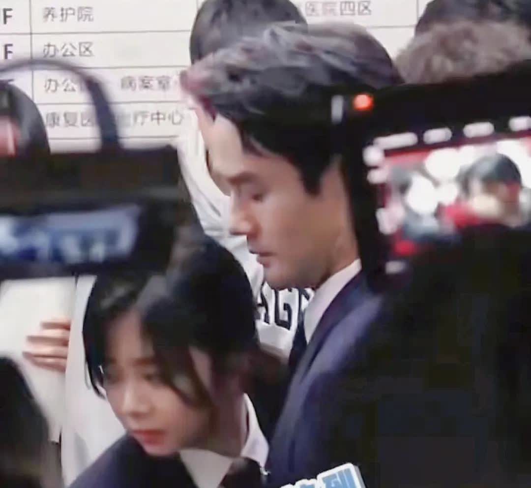 谭松韵的张凯简直是美颜盛宴上的超级巨星，每次看到他们我都怀疑自己是不是误闯进了某