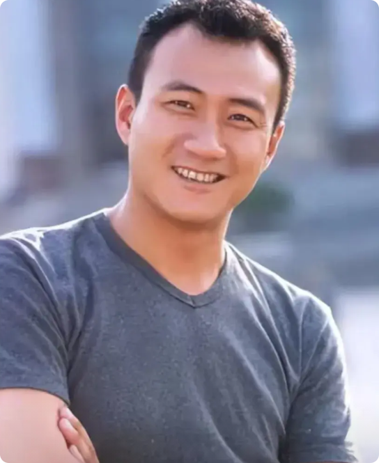 演员胡军说，有一次，我身上没钱了。我到厨房去跟我妈要，我妈给了我50块钱，我刚转
