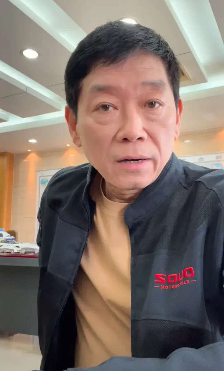 继长城老总魏建军之后，吉利老总李书福也出来炮轰中国汽车业了！
不过和魏建军说的“