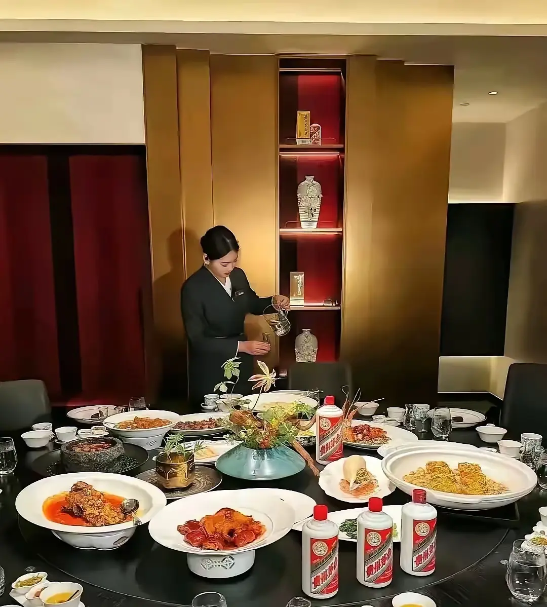 不懂就问，参加这个酒局的人，身价是多少啊？