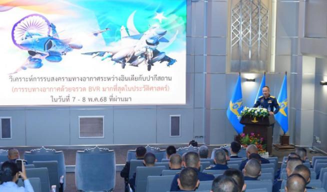 美国盟友找上门请教解放军：歼10C到底怎么打掉阵风的？接下来一幕让印度彻底破防
