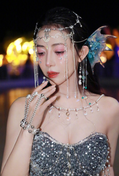 陈紫函的小性感人鱼姬造型，状态还是很不错的！