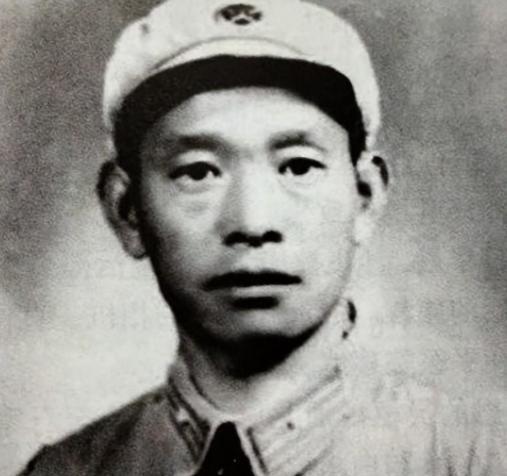 1943年，八路军中的电台负责人刘长生向上级提出结婚请求，却遭到拒绝。愤然之下，
