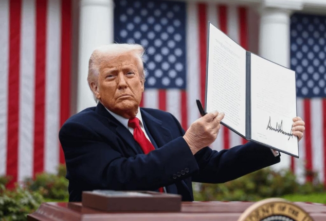 美国反对美国，特朗普被裁定越权，关税政策或难以生效
特朗普的关税政策，终于走到了