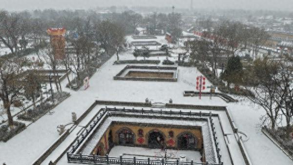三门峡市陕州区：雪染地坑院 古村成画卷