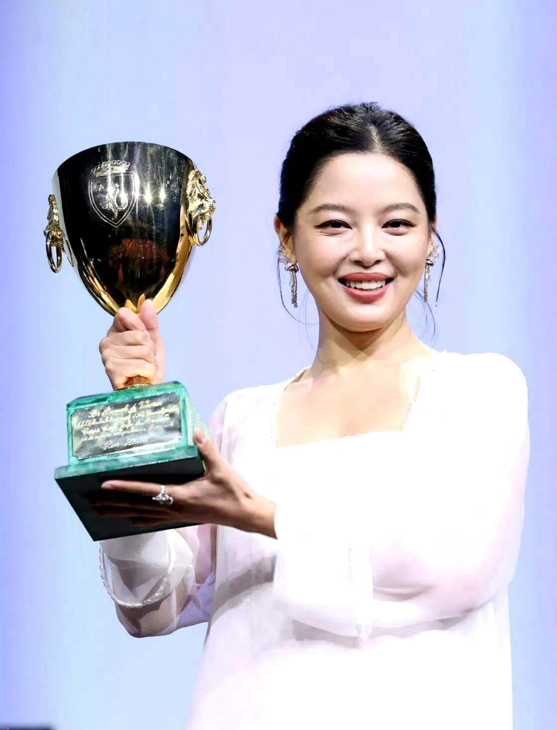 辛芷蕾封后！威尼斯电影节华人影后诞生！威尼斯电影节传来喜讯，中国演员辛芷蕾凭借电