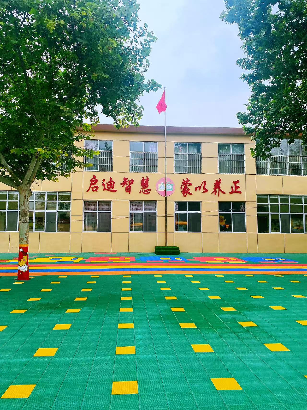 两个 3 岁幼儿抢同一个玩具，别慌有办法了