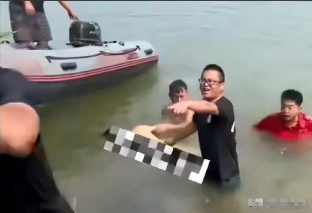 “悲剧还是发生了！”7月14日，山东滨州，一男子大早上去河边钓鱼，却发现旁边竟然