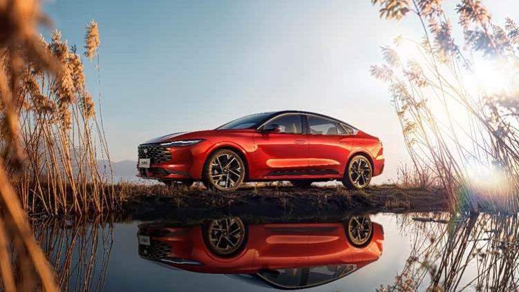 14.98万起！搭第五代2.0T发动机，福特新蒙迪欧拉高同级性能标准