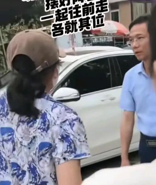 柴桑大姐今天一早在九江直播！
柴桑大姐说6.26小熊几年了：
在那里头，还能干偷