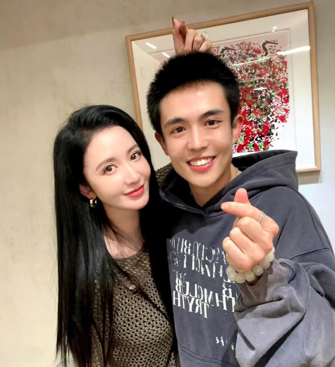 张萌签约王星这事，明眼人都看得透。王星演技是有，但张萌啥人啊？在娱乐圈摸爬滚打这