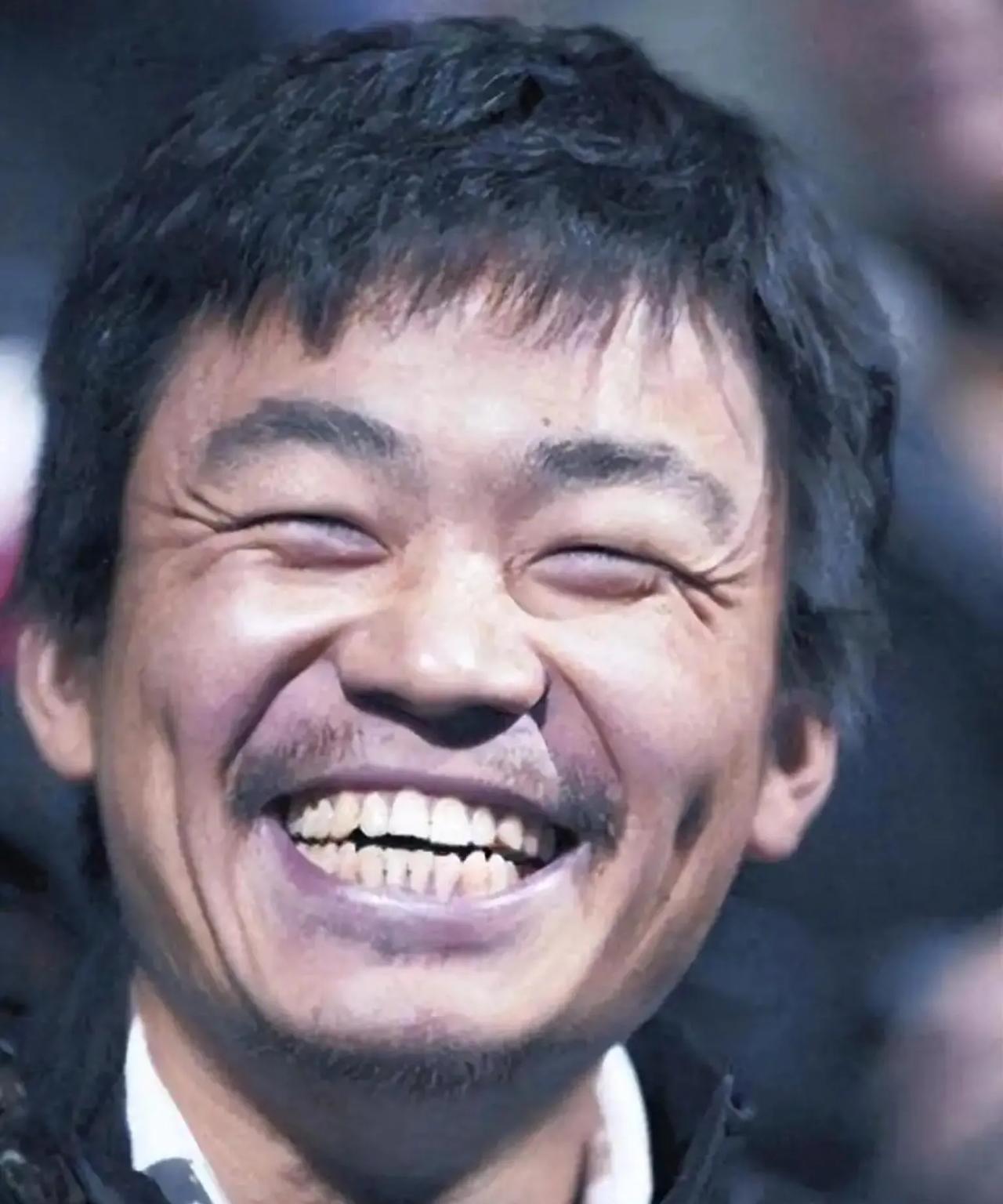王宝强这辈子，
最出圈的角色，不是唐人街探案的唐仁，也不是人在囧途的牛耿，更不是