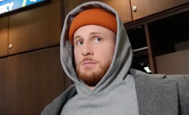 NBA常规赛，森林狼85-111不敌勇士。
赛后森林狼球员丹特-迪温琴佐接受了记