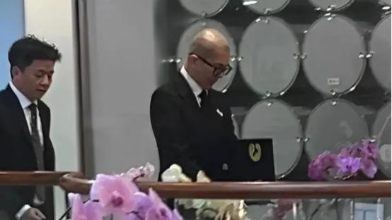 大S葬礼当天，出现3个反常事件，黄春梅对具俊哗偏爱明显