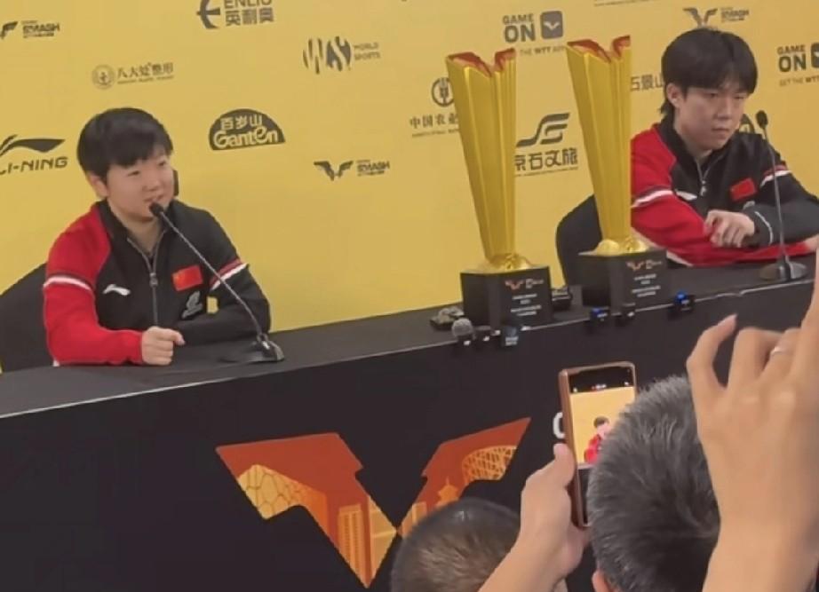 不会吧！
莎莎说他们拿了大满贯的冠军也不知道有没有年底总决赛的资格，
不是只要拿