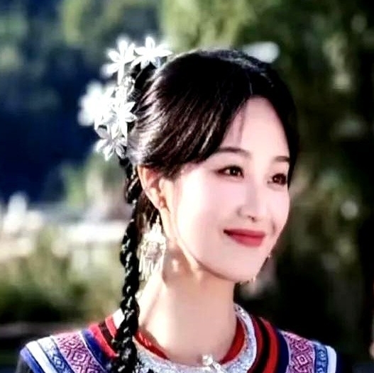 蓝盈莹和曹骏复合困难
原因不在女方
而是曹骏已经
今时不同往日
蓝盈莹可以靠着《
