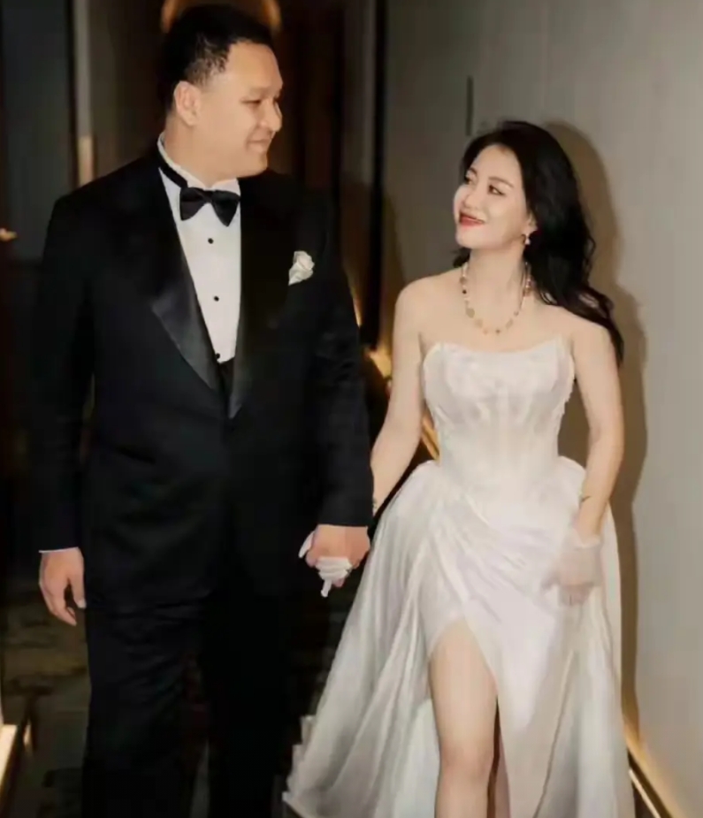 车澈说不后悔和李嘉格离婚，如果时间倒回还会选择离婚。
有意思的是车澈这是在李嘉格