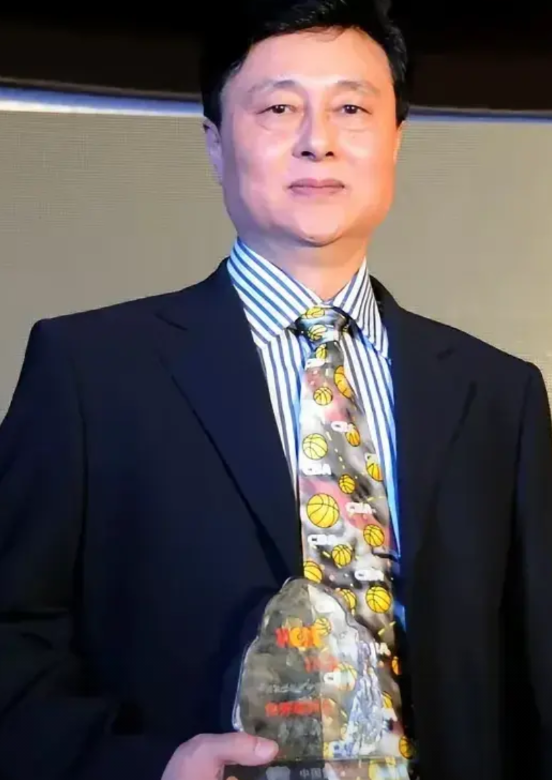同流合污，嚣张跋扈！昨晚是cba常规赛收官的日子，在辽宁队主场迎战山东队比赛的赛