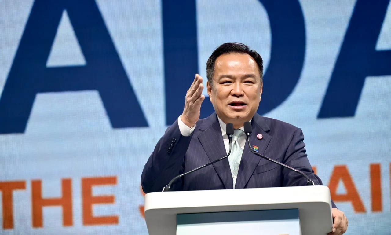 阿努廷剑指他信，不能让资本左右政府！阿努廷对他4个月的任期充满信心，表示将利用每