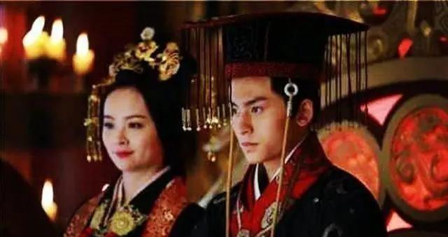 公元49年，马援辞世后遭人构陷，马家毅然决裂，请求将女儿送入太子府。



一代
