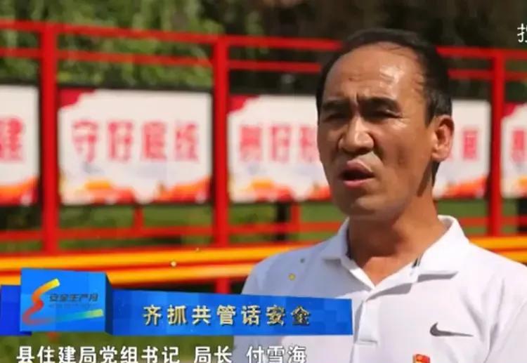 每天泡在知识的海洋里，付雪海原来长这幅模样，他持枪打人，打完人还嘻嘻哈哈枪法很好