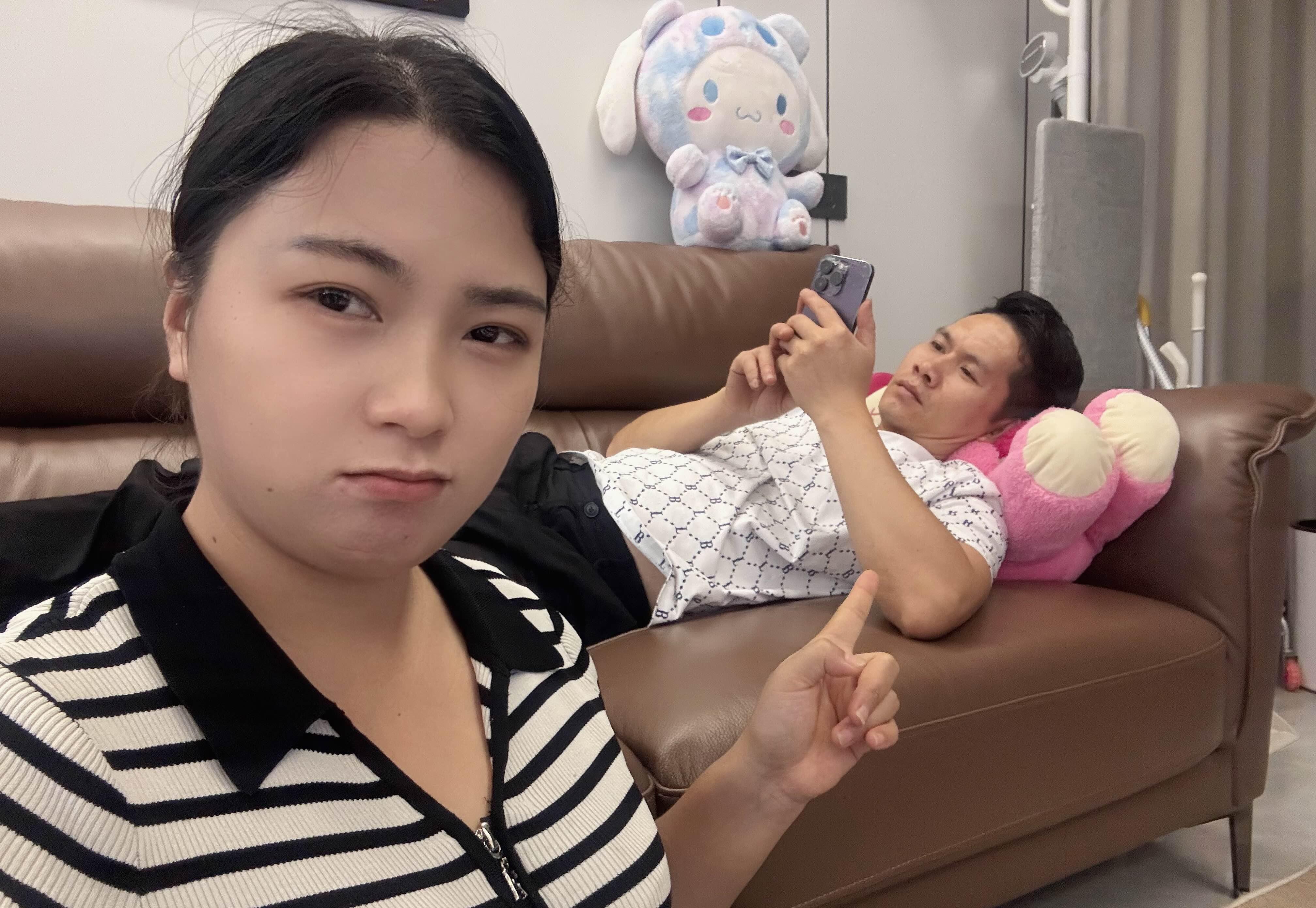 我跟广西老谭认识四年，结婚还不到两个月。很多网友问我这么长时间的相处，难道一点都