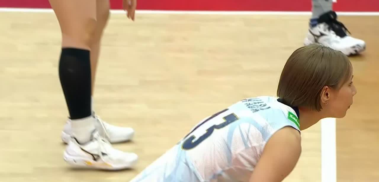 日本女排这是啥情况，是要被欧洲黑马乌克兰女排3-0横扫吗？这世锦赛真的是热闹啊，