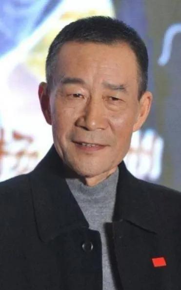李雪健是中国影视界德艺双馨的男演员。他演技精湛、表演细腻，在《焦裕禄》里把角色演