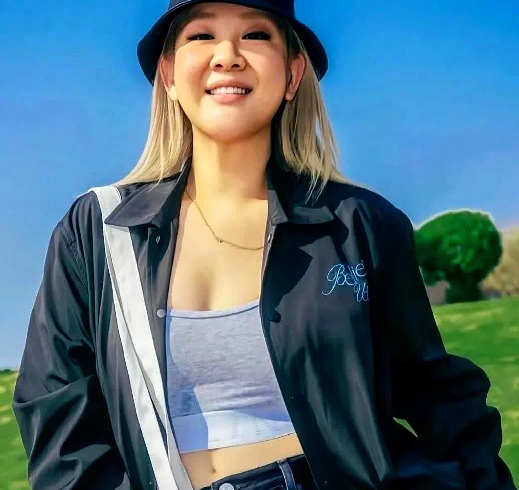 35岁继承6千万遗产。

郑欣宜却抑郁到一度消失。

很多人羡慕她生在终