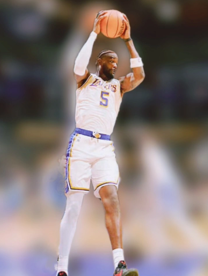 NBA季前赛迎来洛城德比外的焦点对决，洛杉矶湖人主场以126-116力克金州勇士