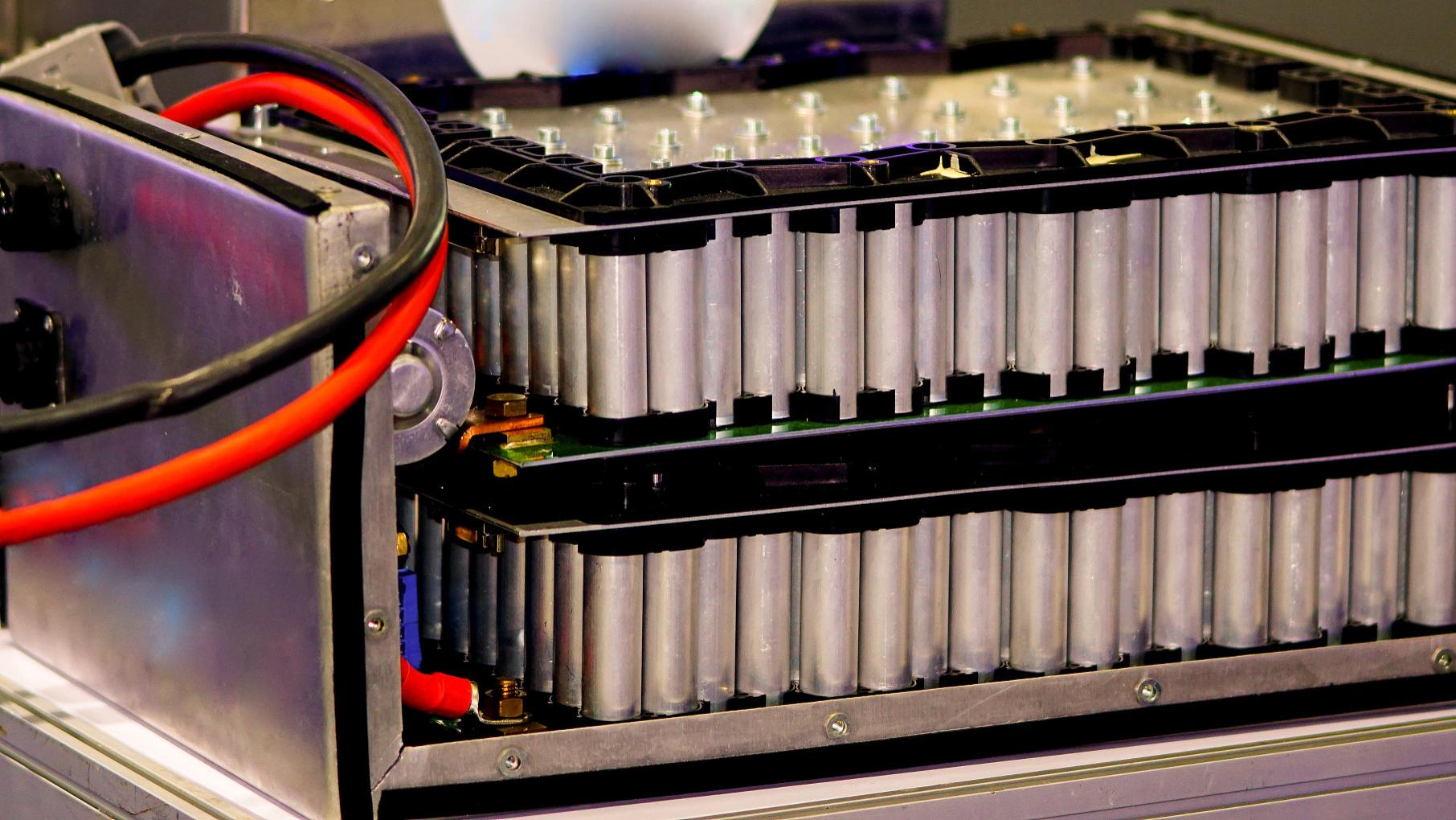 中日固态电池技术对决：中国2027量产计划如何打破日本领先神话？