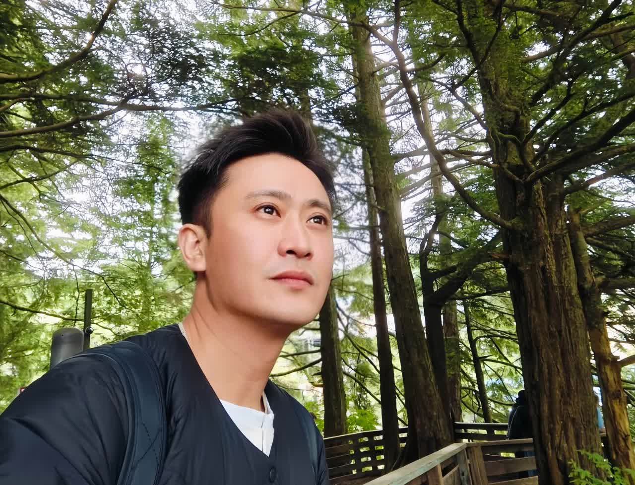 主持人杨帆要哭晕在厕所了，
好不容易放假带着妻女到加拿大旅游，
分享3800