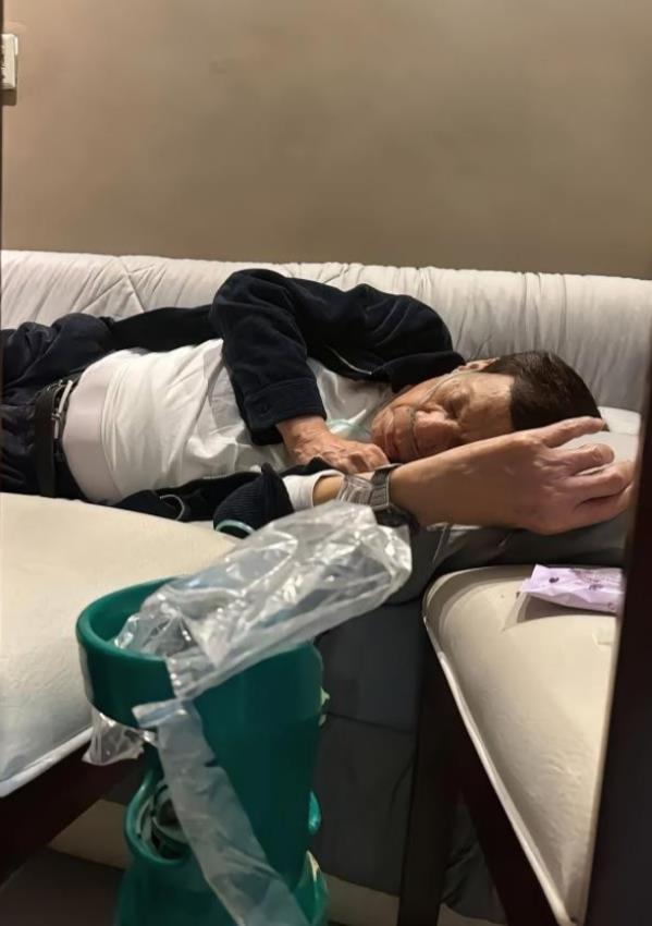 杜特尔特身体抱恙！情况十分危急！现场照片显示已需要吸氧，杜特尔特女儿紧急飞往荷兰