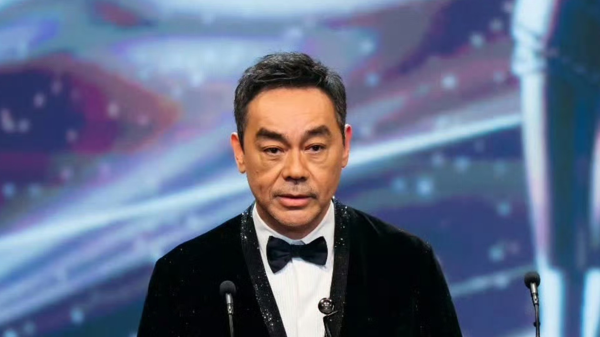 刘青云捧杯金像奖影帝，释放三大信号，香港电影加速没落