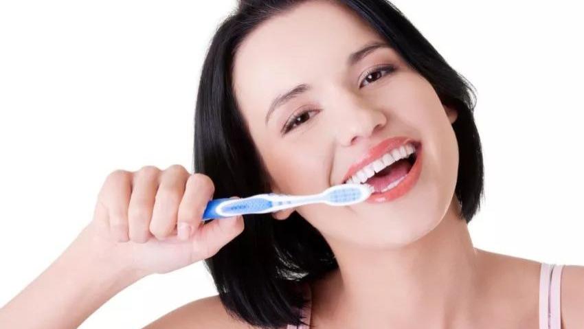 天冷，刷牙该用冷水还是热水？—义乌口腔护理