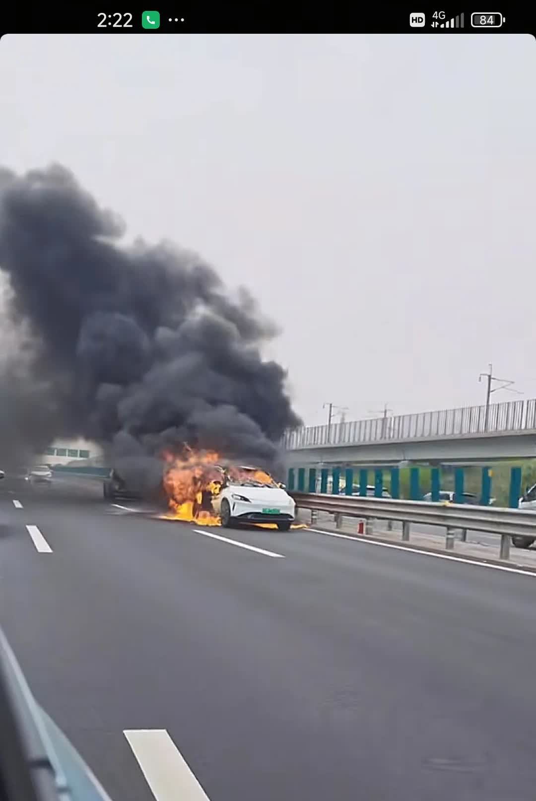 纯电车需要800km续航吗？
不需要！
你多看到两次电动车起火事件，你就知道