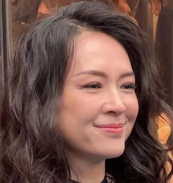 忽然觉得，不管凡人还是大明星，被男人不要了比被男人背叛了还惨！因为到哪都贴着＂被