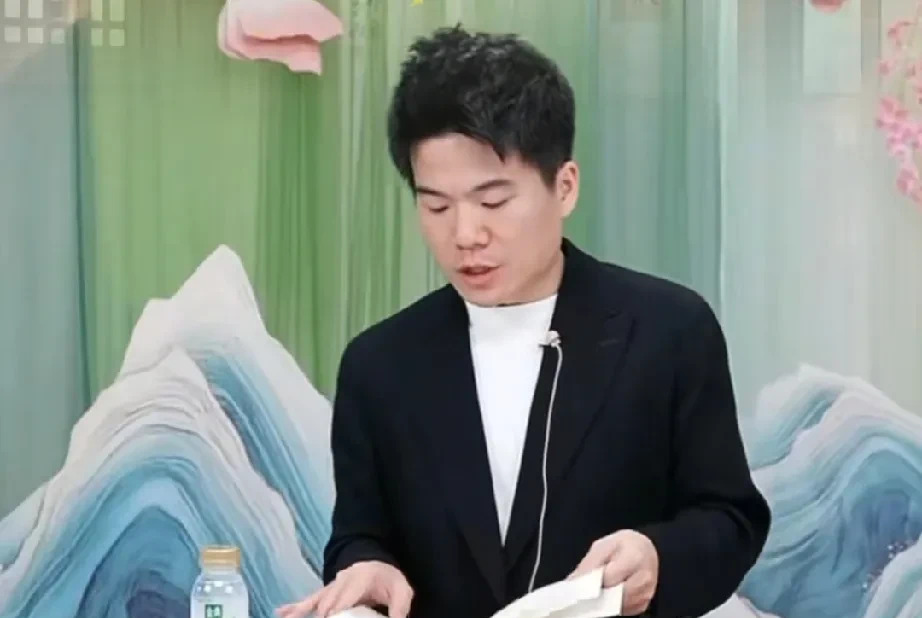 董宇辉讲书引人入胜的原因











你有没有想过，为什么董宇辉讲书会