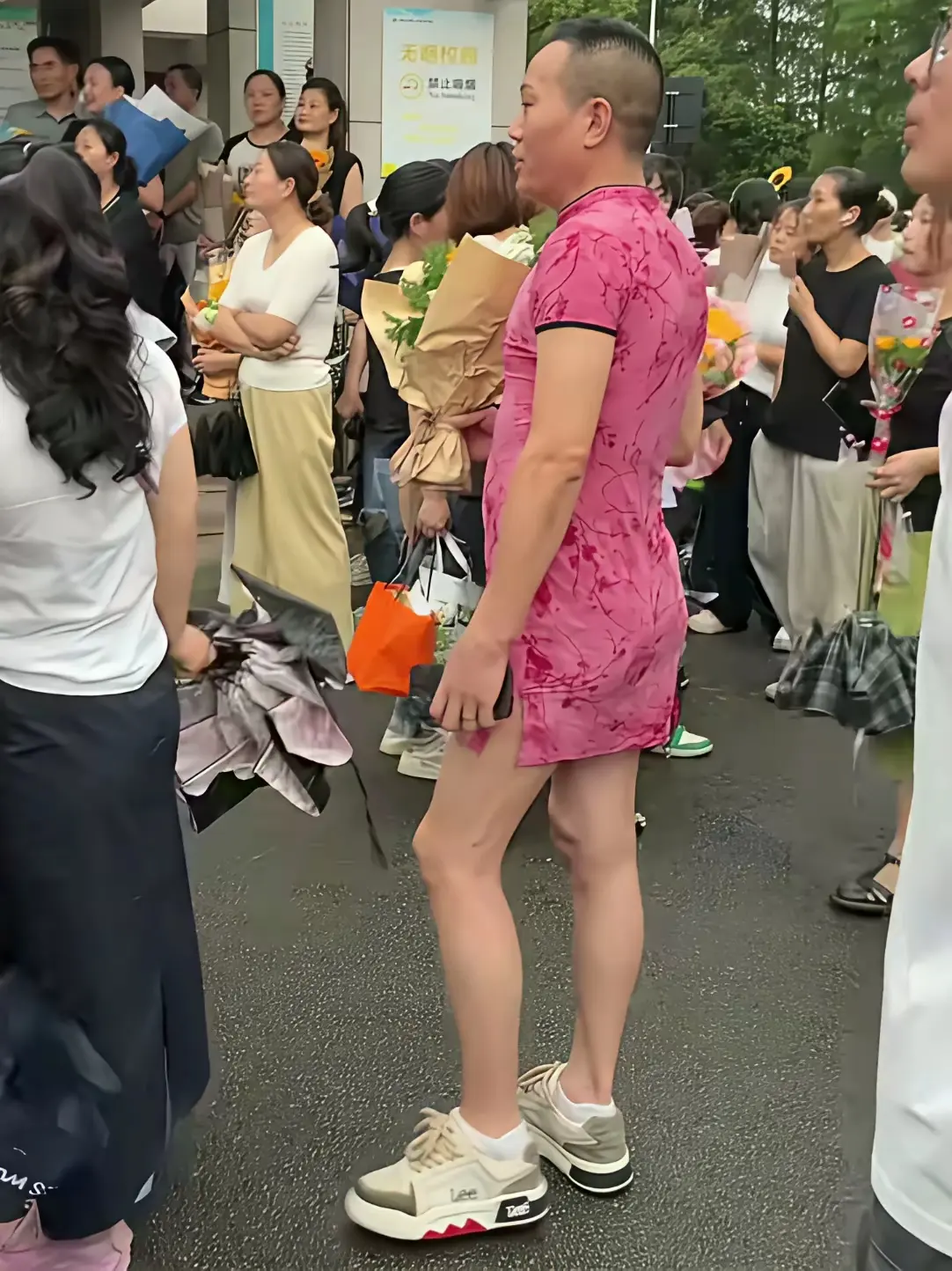 这种穿搭孩子看见了，肯定不会搭理，觉得给她丢人了