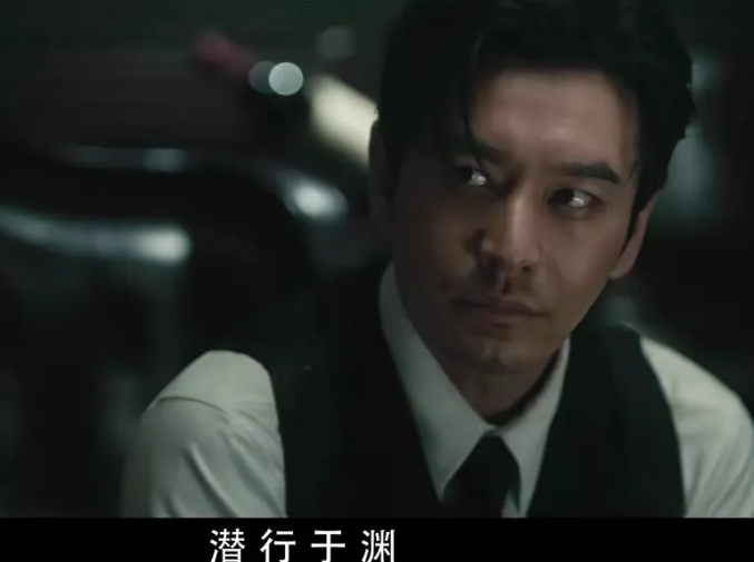 清霜醉枫叶
淡月隐芦花
这是电视剧《潜渊》里的接头暗号，黄晓明饰演男主梁朔，在汉