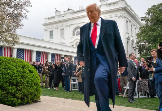 美国计划将中国商品的关税从245%下调至65%，表面上似乎是在缓和关系，实则背后