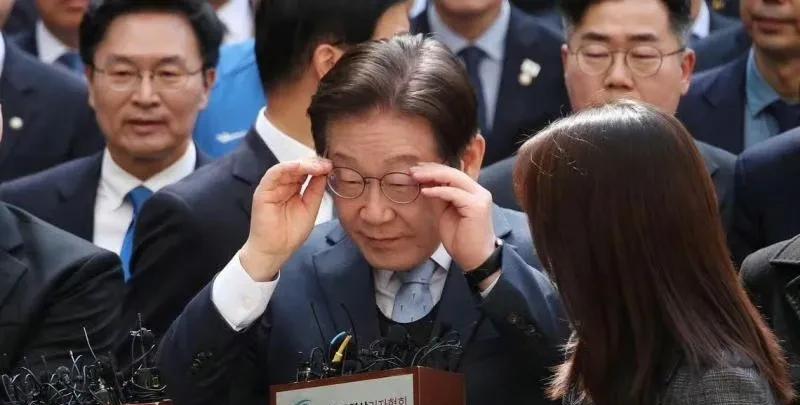 韩国李在明有戏了。首尔高等法院推翻韩国最大在野党党首李在明违反《公职选举法》有罪