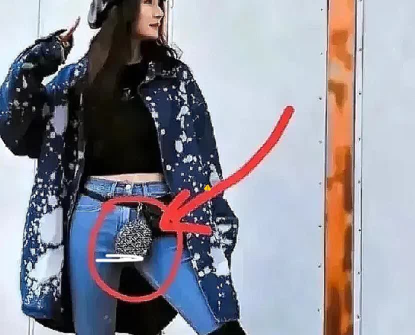 讲真，杨幂那条裤子一出来，我眼珠子差点瞪掉——这设计是认真的吗？

真的让我