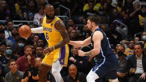 湖人最后2分14秒就得1分，还是太累了老头明显打不动了命中率低下