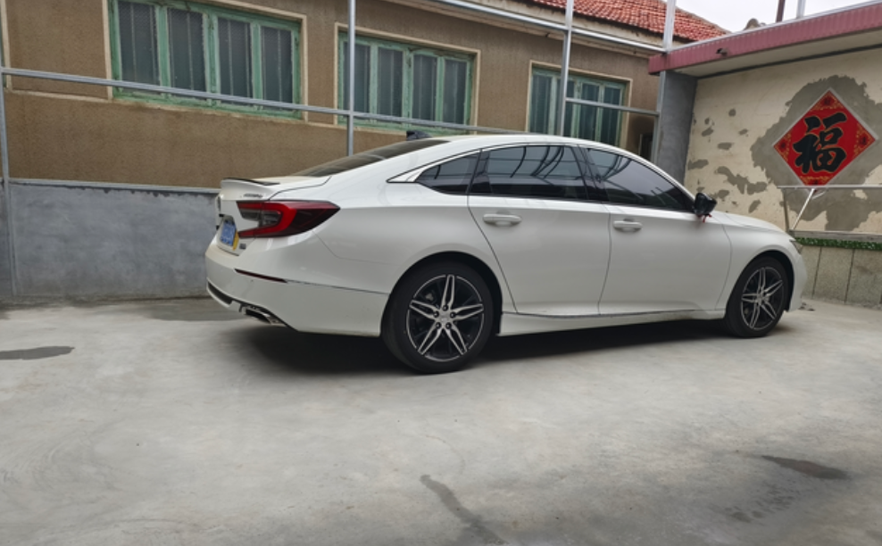 雅阁幻夜尊贵版提车一个月感受
一个月，本人是新手以前没开过车，谈谈新手体验
1噪