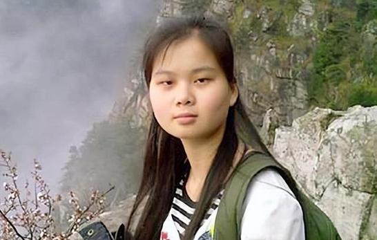 最牛女专科生”曹晓洁，高考只考了385分，无奈之下就读一所大专，谁能料想到她后来