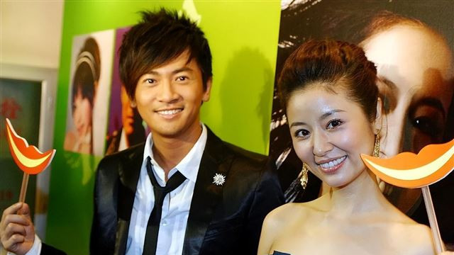 央视点名！两面三刀、立场模糊、给日本捐款，这7位艺人原形毕露